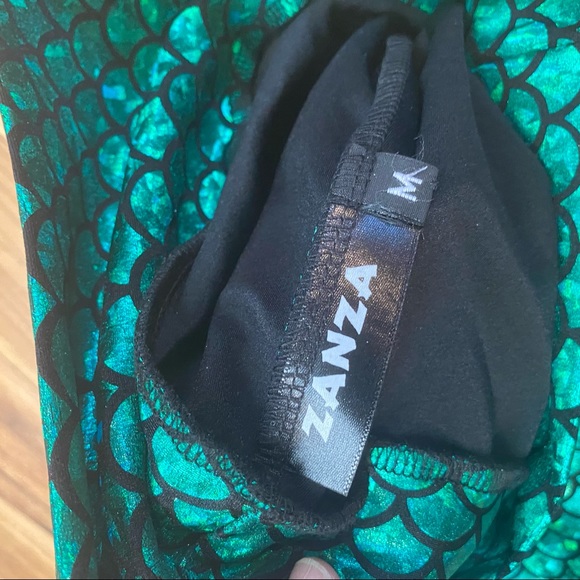 Little mermaid‎ 🧜‍♀️ cosplay outfit women’s sooooo amazing! (#123) - Picture 6 of 9